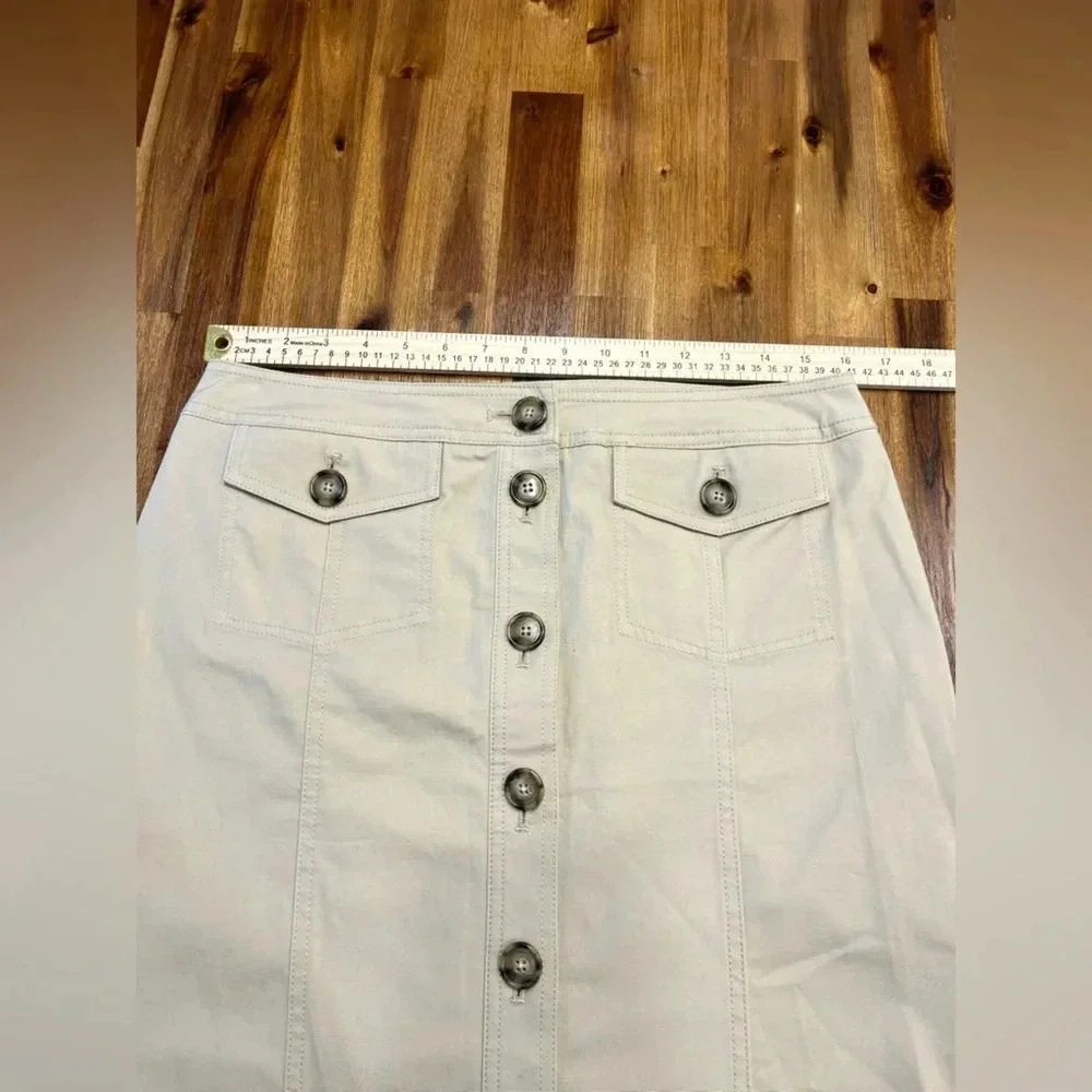 Jones New York sport tan khaki mini skirt, size 8 button front stretch - Picture 6 of 8